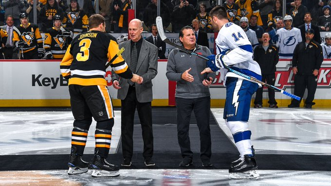 足球杯赛上演强强对话,瓯越霹雳队逆转姑苏天虎队,团队配合流畅;重拾自信的夜晚 足球杯赛上演强强对话,瓯越霹雳队逆转姑苏天虎队,团队配合流畅;重拾自信的夜晚